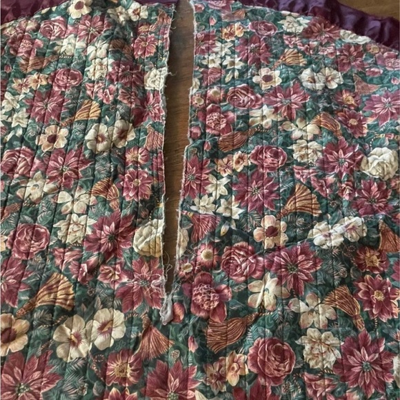 SOLD! Vintage tree skirt 58 inches - Picture 2 of 8